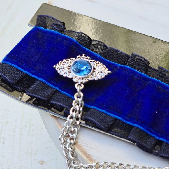 Widow ✦ Blue Velvet Victorian Choker ✦ Crystal Accents & Chain Details NWT - Picture 8 of 10
